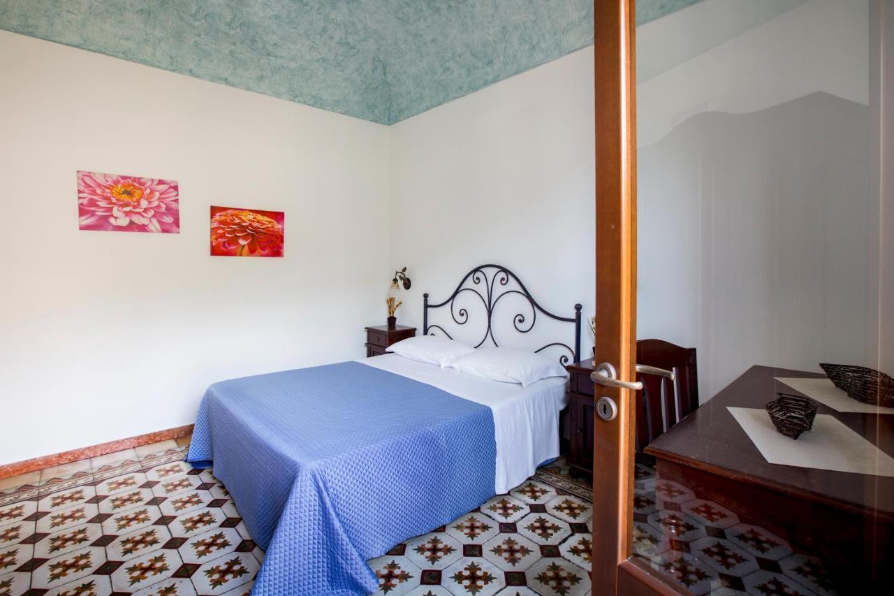 Hotel Cala Di Ponente à Castelluzzo Extérieur photo