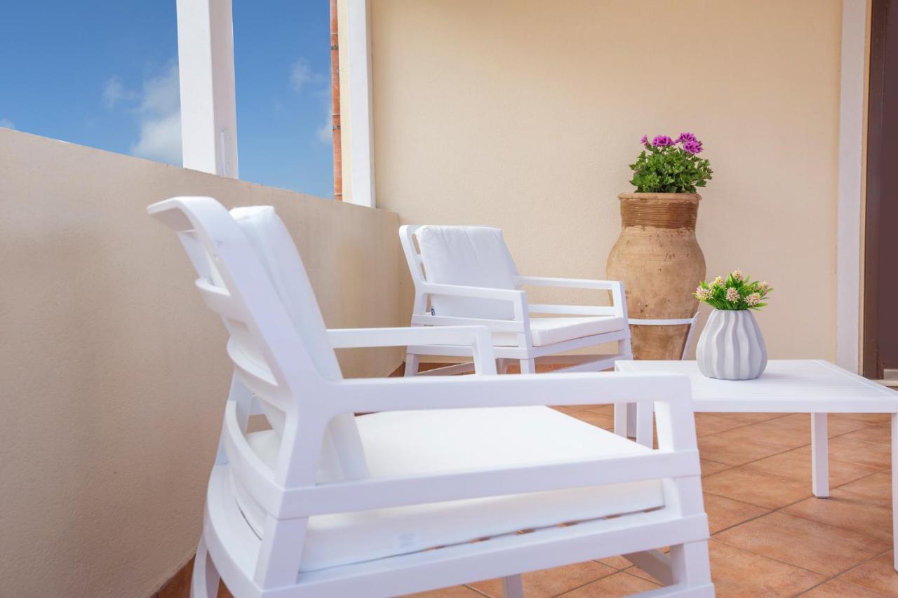 Hotel Cala Di Ponente à Castelluzzo Extérieur photo