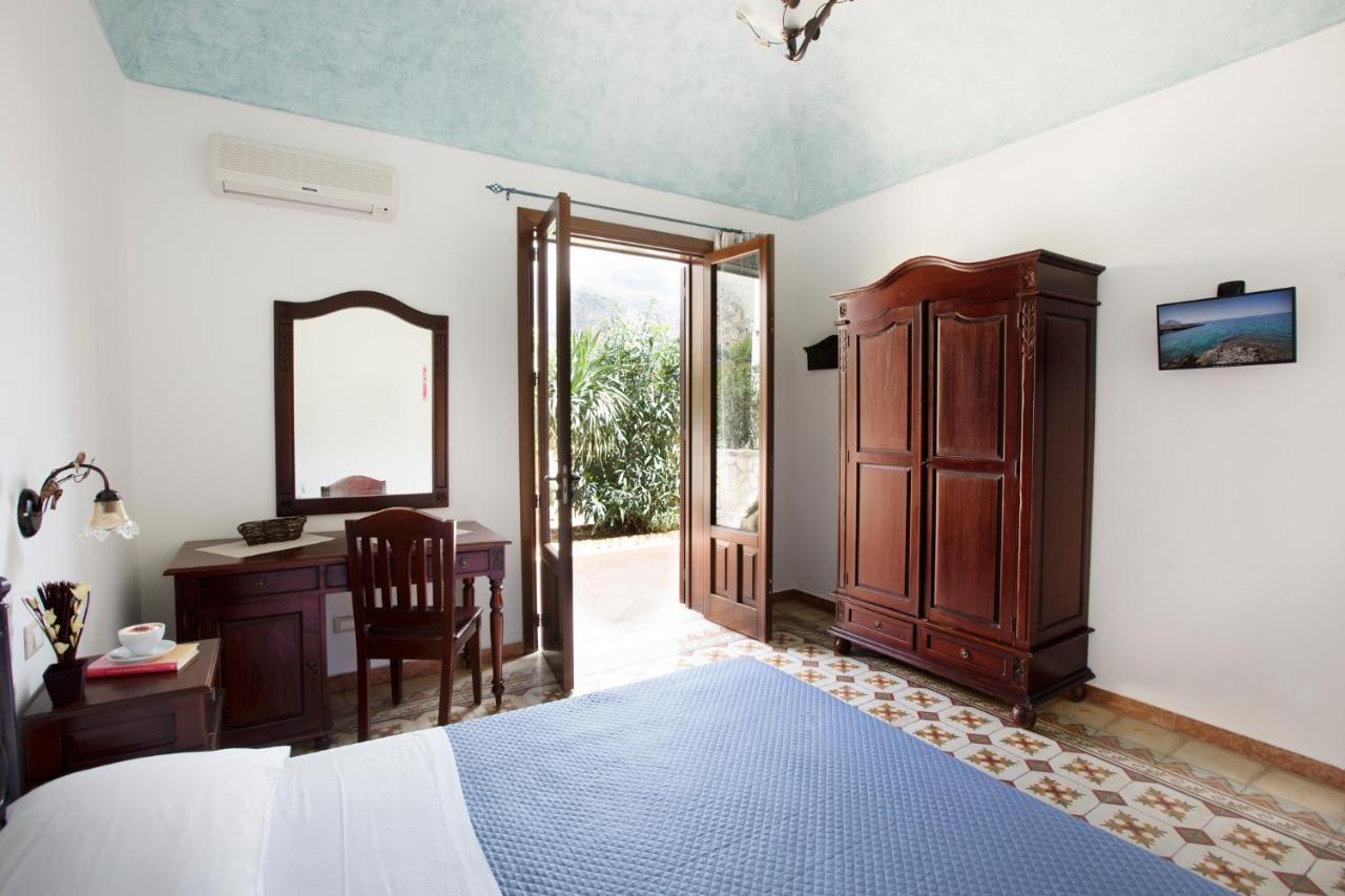 Hotel Cala Di Ponente à Castelluzzo Extérieur photo