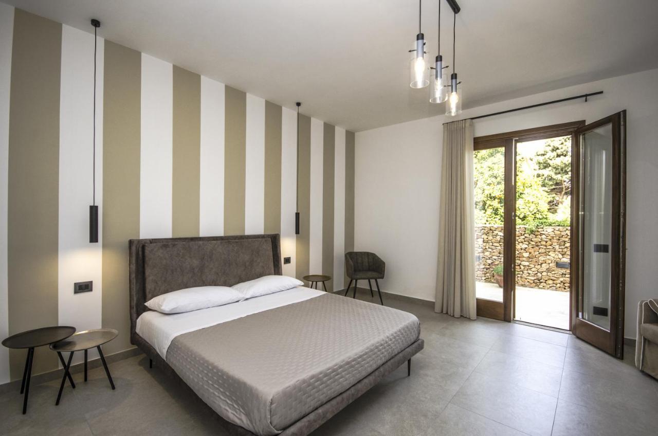 Hotel Cala Di Ponente à Castelluzzo Extérieur photo