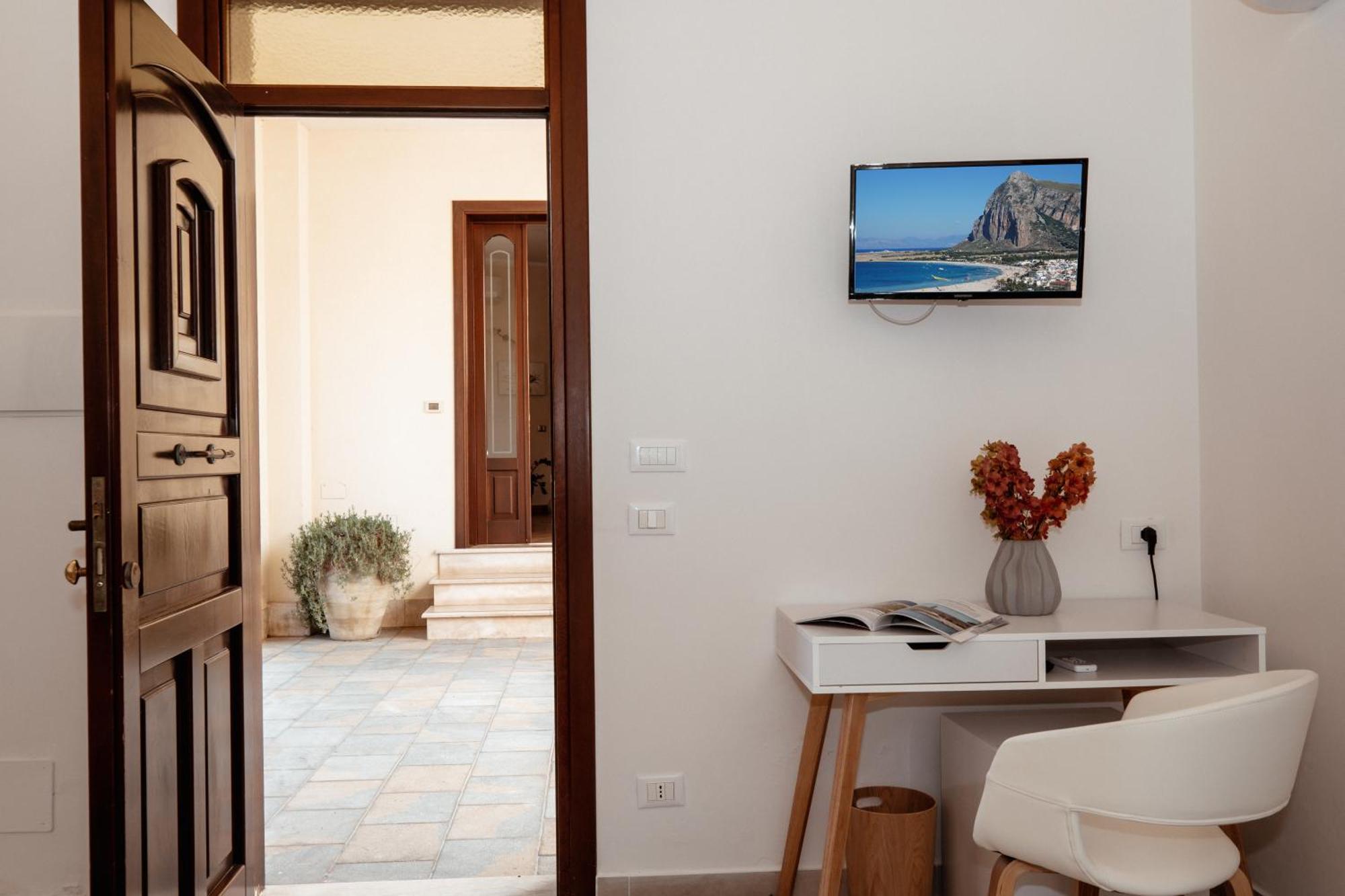 Hotel Cala Di Ponente à Castelluzzo Extérieur photo