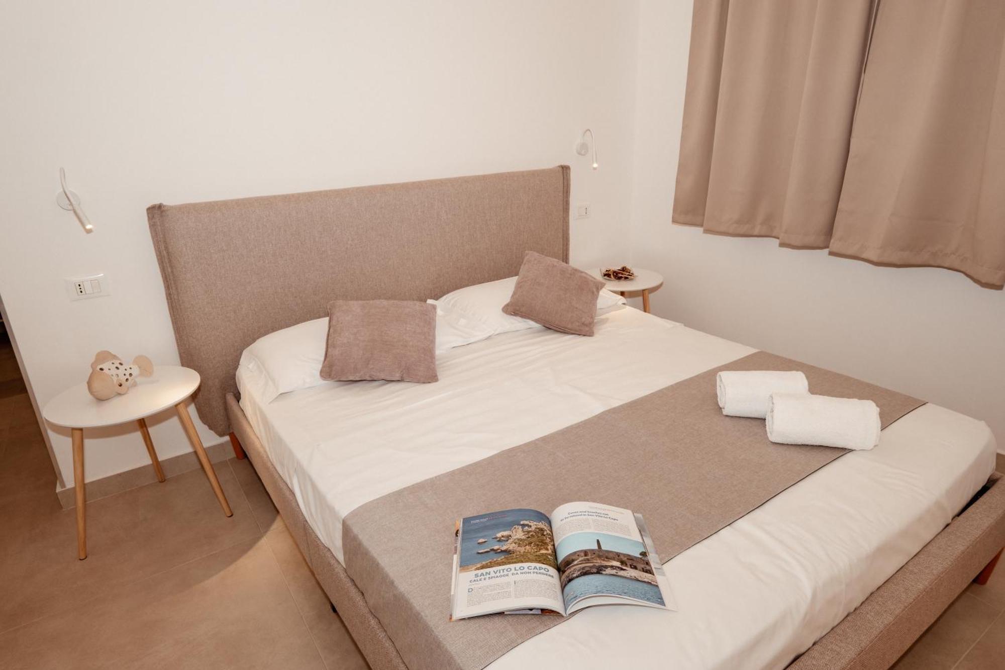 Hotel Cala Di Ponente à Castelluzzo Extérieur photo