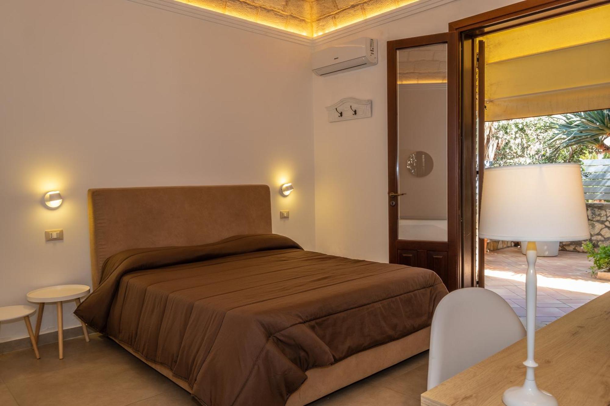 Hotel Cala Di Ponente à Castelluzzo Extérieur photo