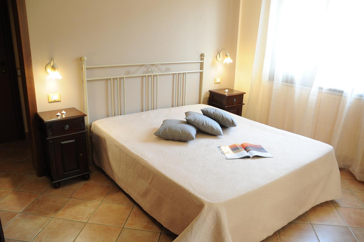 Hotel Cala Di Ponente à Castelluzzo Extérieur photo