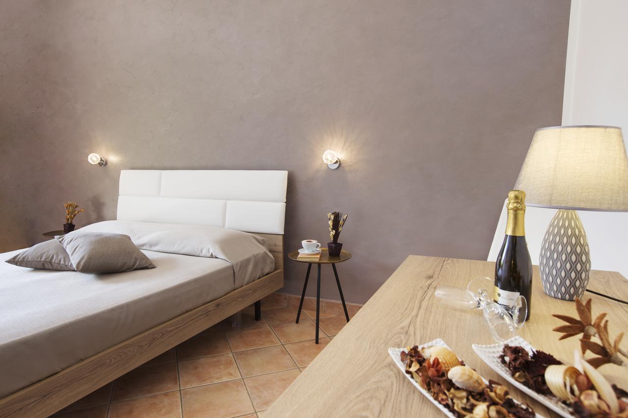 Hotel Cala Di Ponente à Castelluzzo Extérieur photo