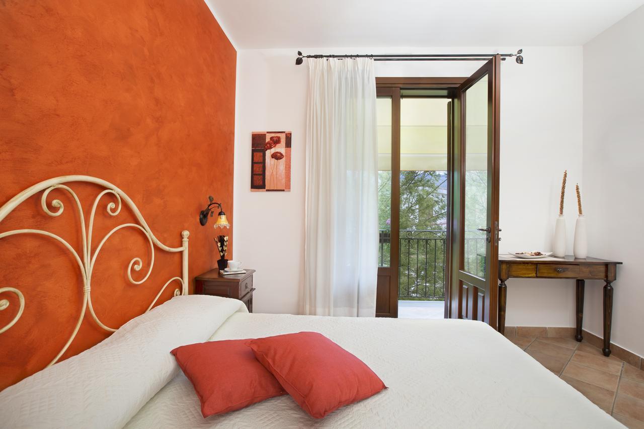 Hotel Cala Di Ponente à Castelluzzo Extérieur photo