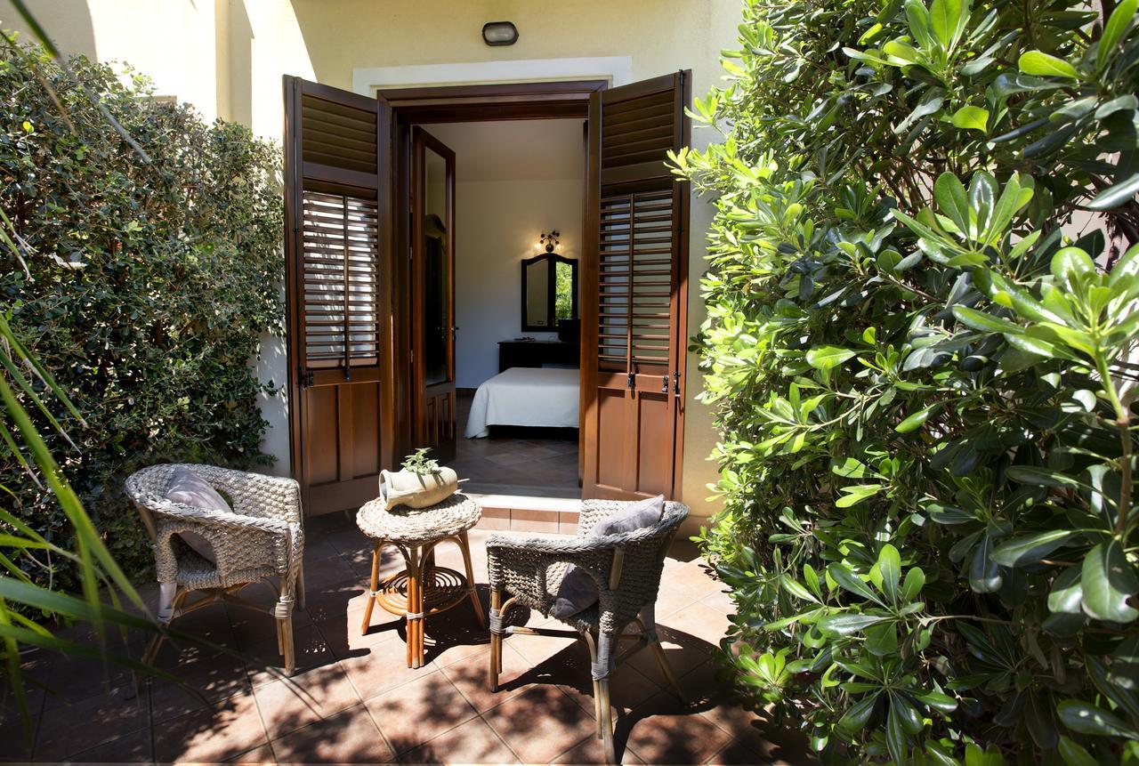 Hotel Cala Di Ponente à Castelluzzo Extérieur photo