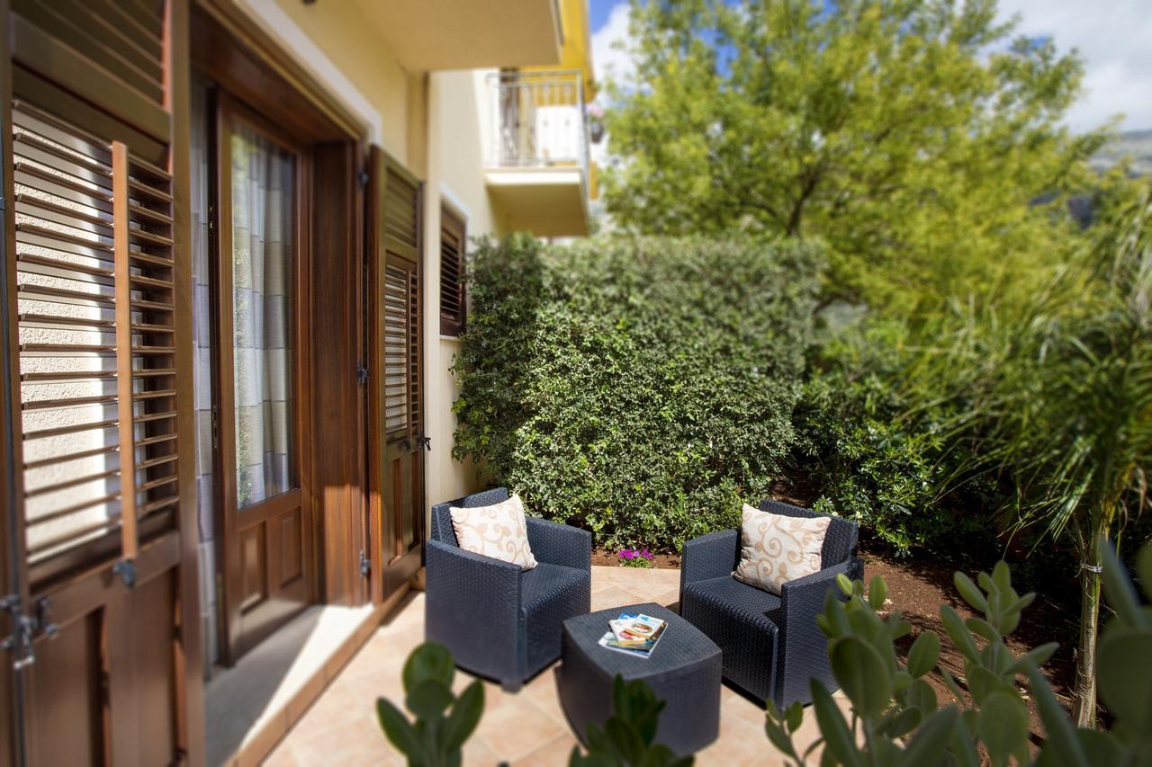 Hotel Cala Di Ponente à Castelluzzo Extérieur photo